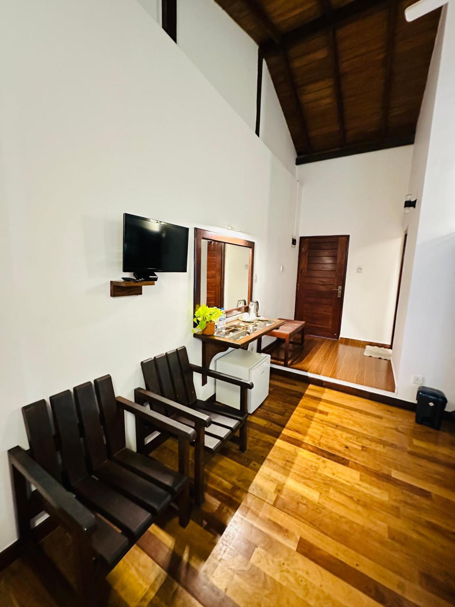 Cozy Sea View Inn Hikkaduwa Ngoại thất bức ảnh